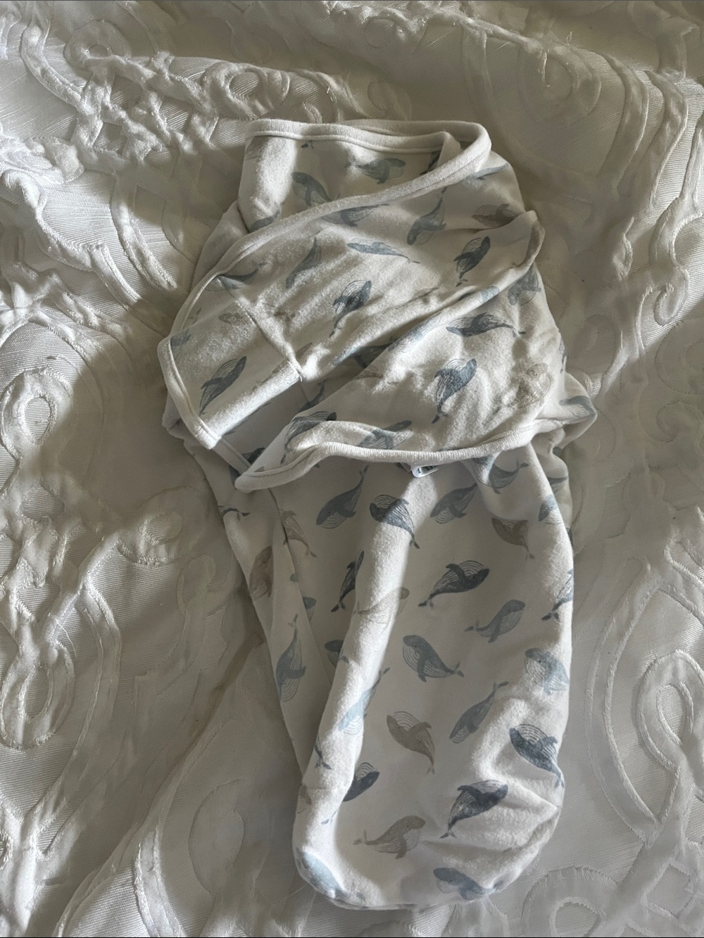 Aden anais 0-3 swaddle whales Velcro